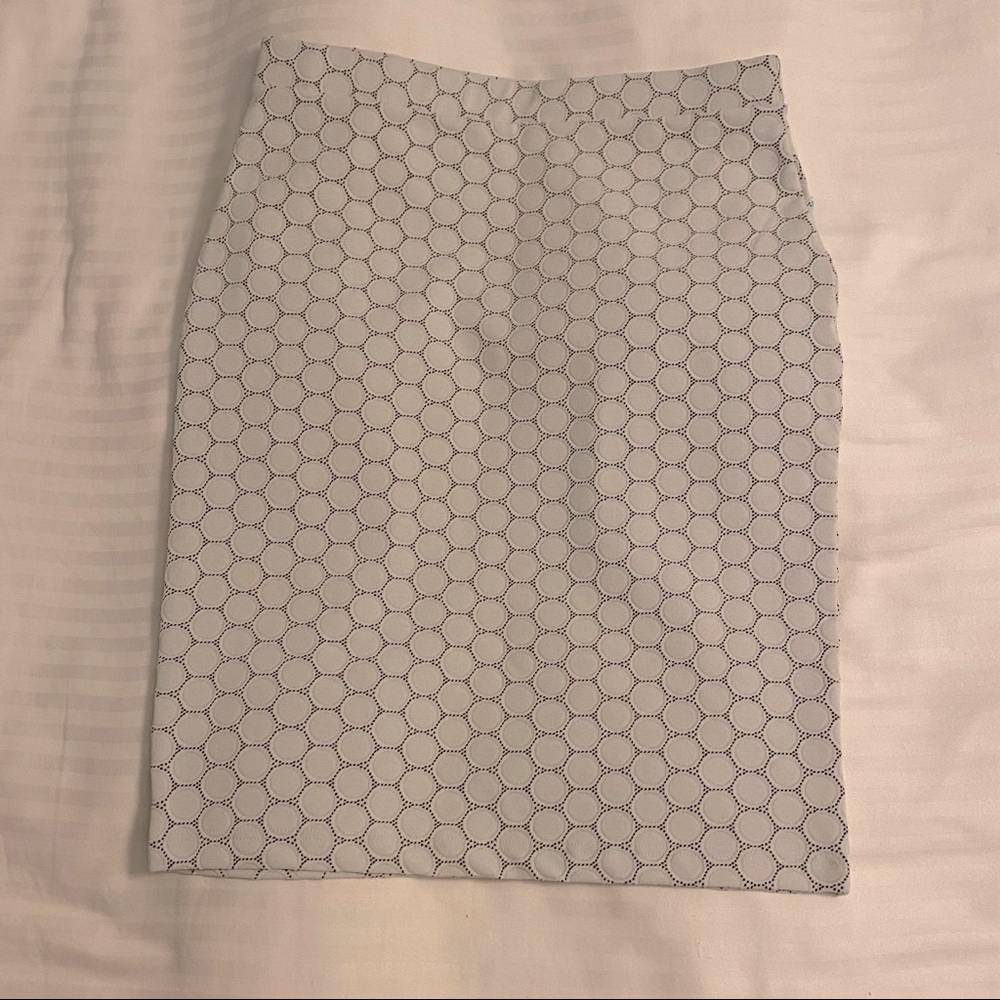 Leota Tabitha pencil skirt off white NWT sz M